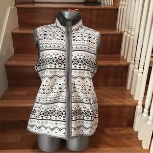 Karen Scott Sport Gray fleece and fur lined Textured Vest.